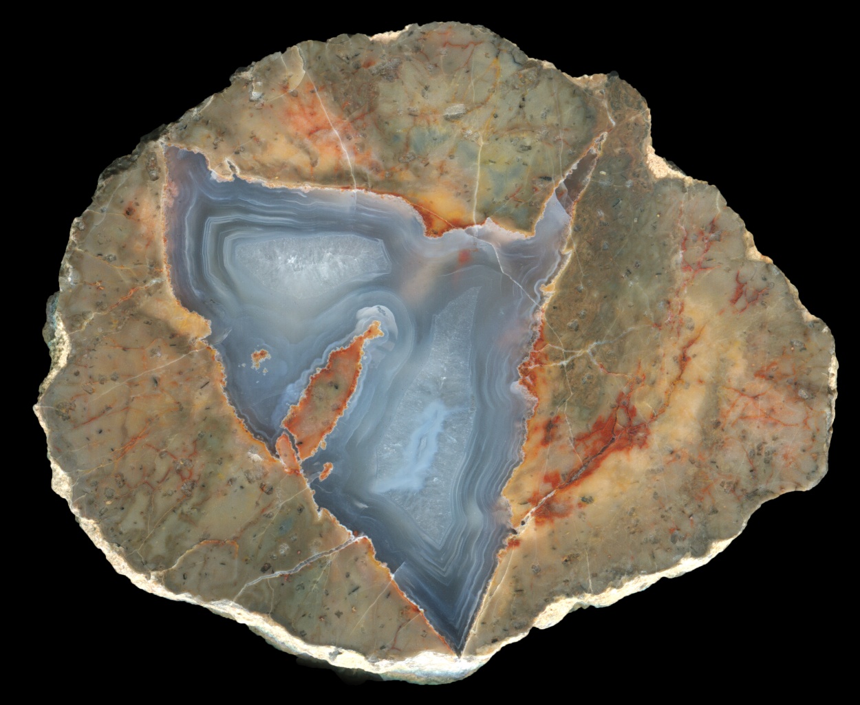 Nice Radium Springs Thunderegg with a Triangular Core