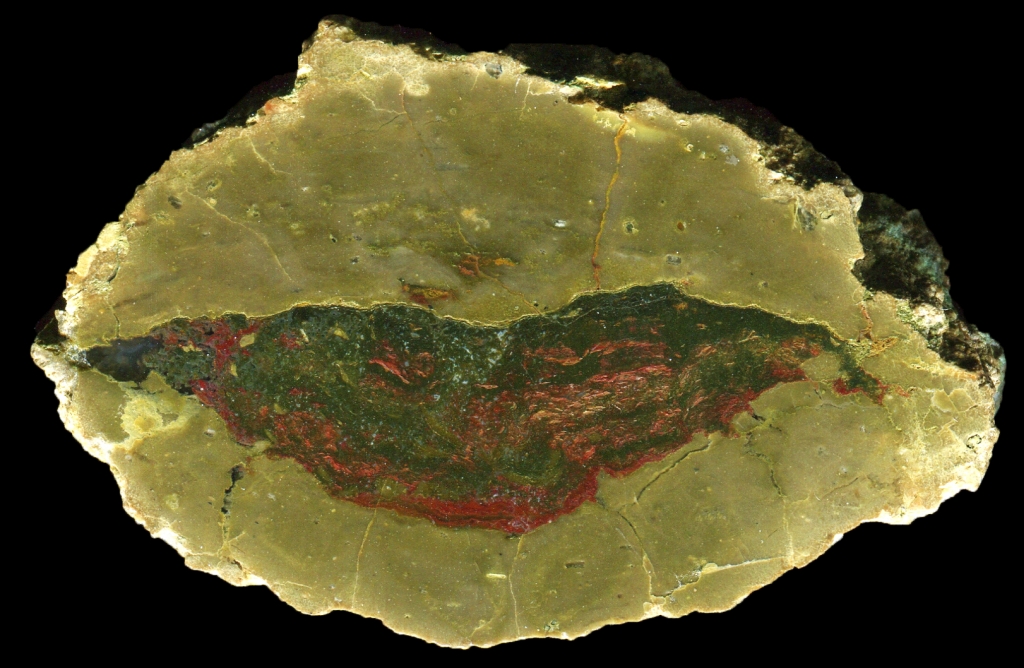 Flat Bed Thunderegg with Red and Green Mineral